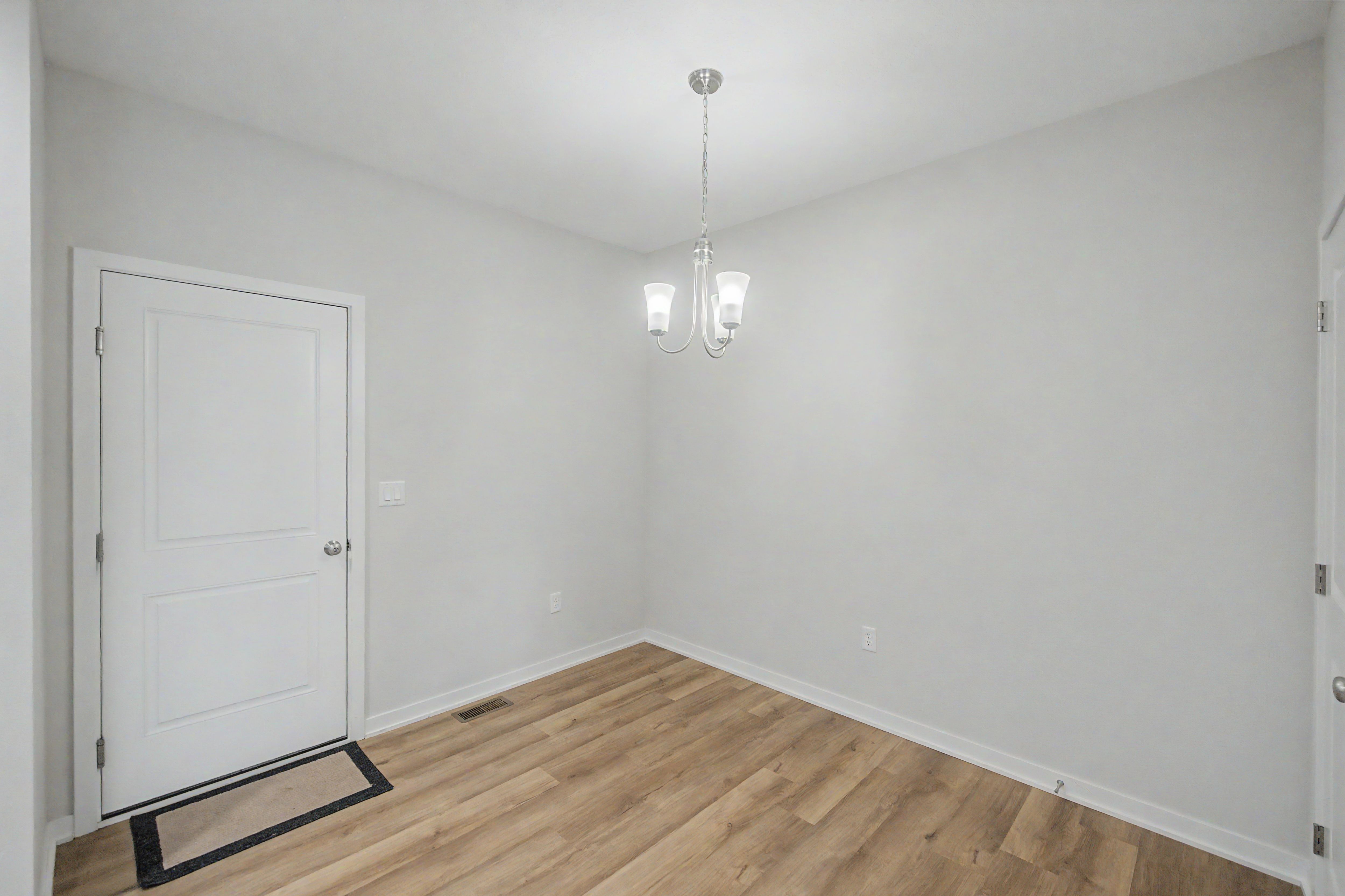 Listing Photo: 